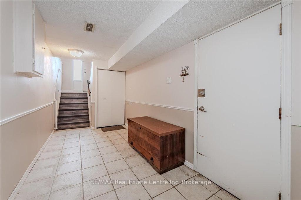 111 SANDERSON Drive photo 14