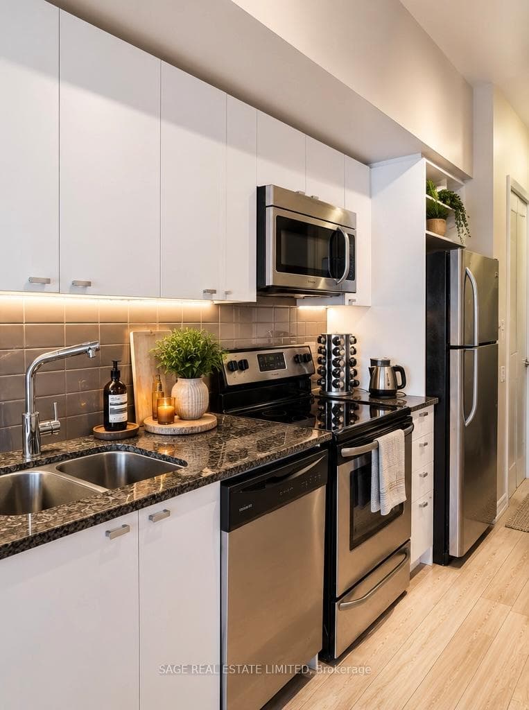 105 The Queensway N/A Unit 2712 photo 4