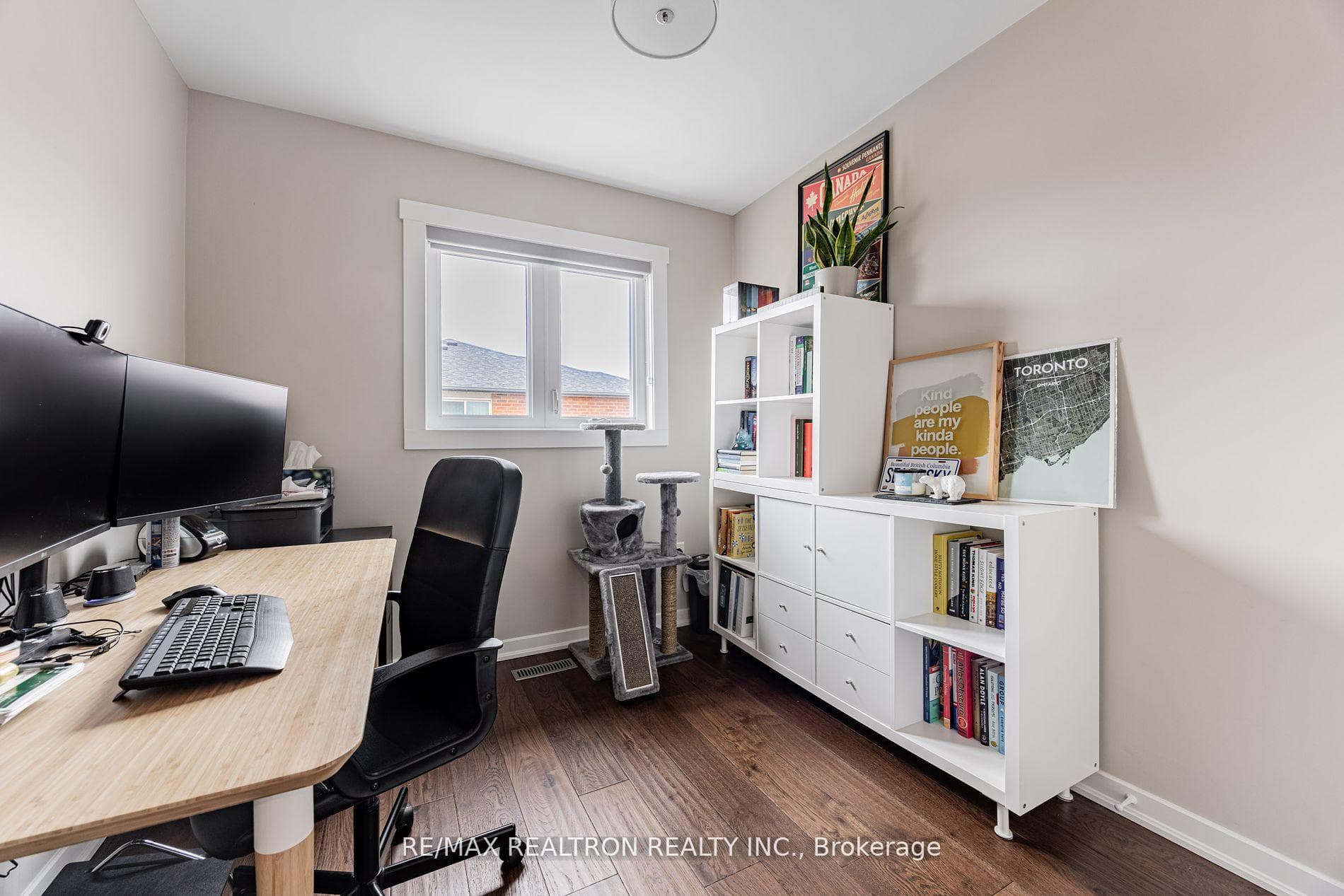 533 Carberry Street photo 27