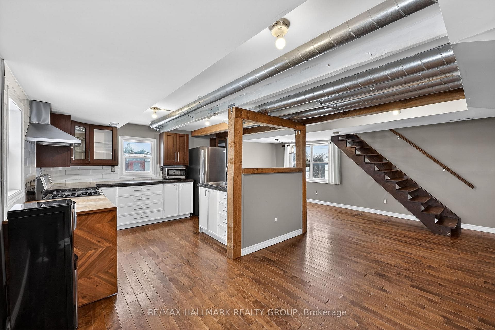 633 Russell Road photo 8
