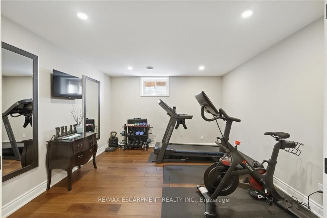242 JULIA Drive photo 38