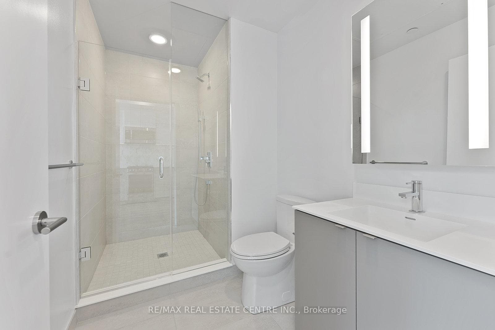 500 Dupont Street Unit 810 photo 16