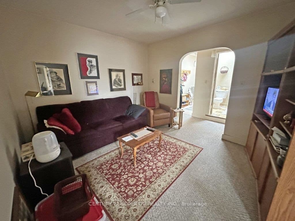 1012 Victoria Ave photo 19