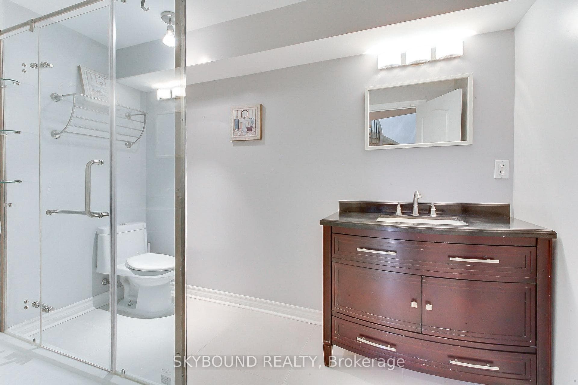 12 Queensborough Crescent photo 45