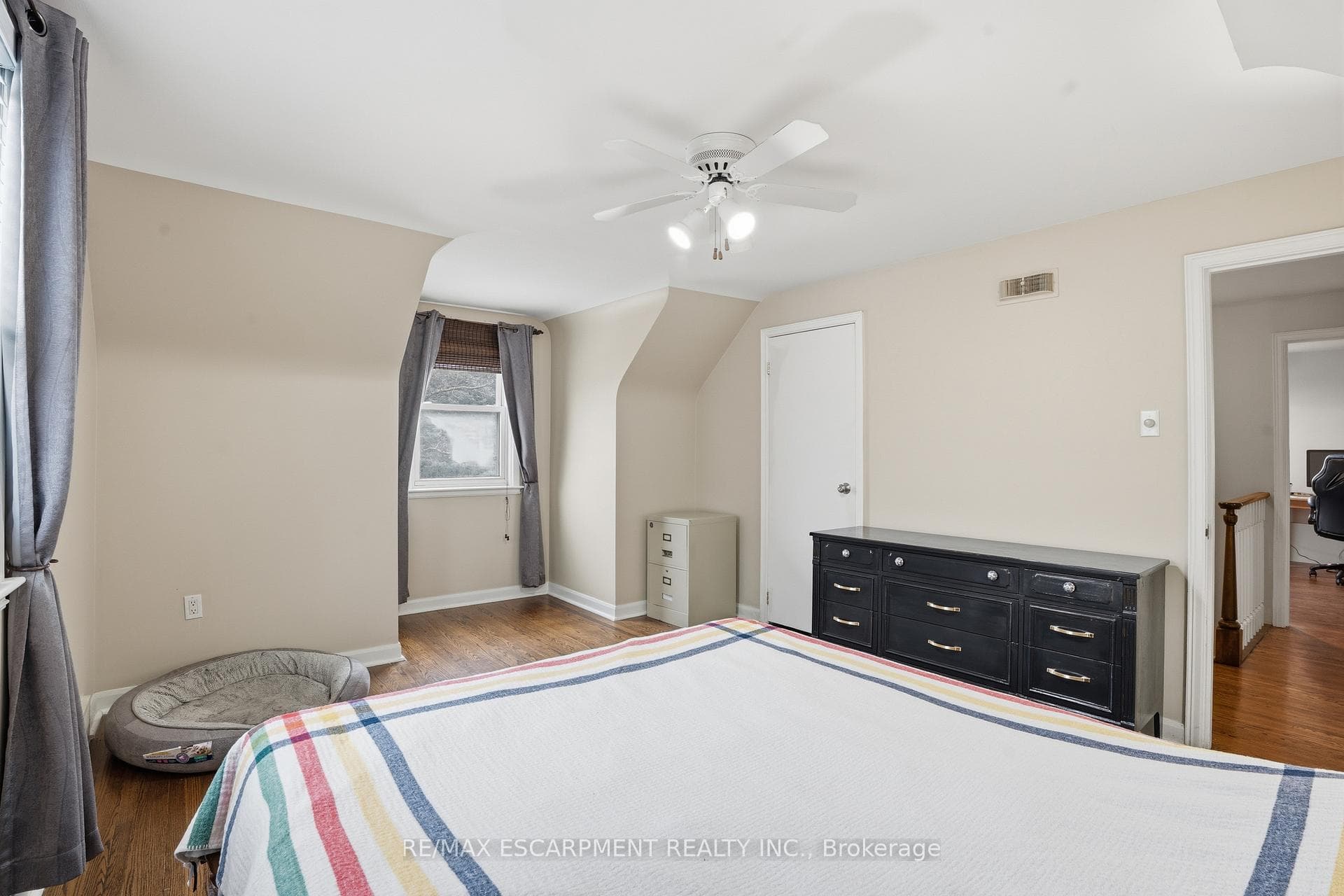 77 Arcade Crescent photo 24