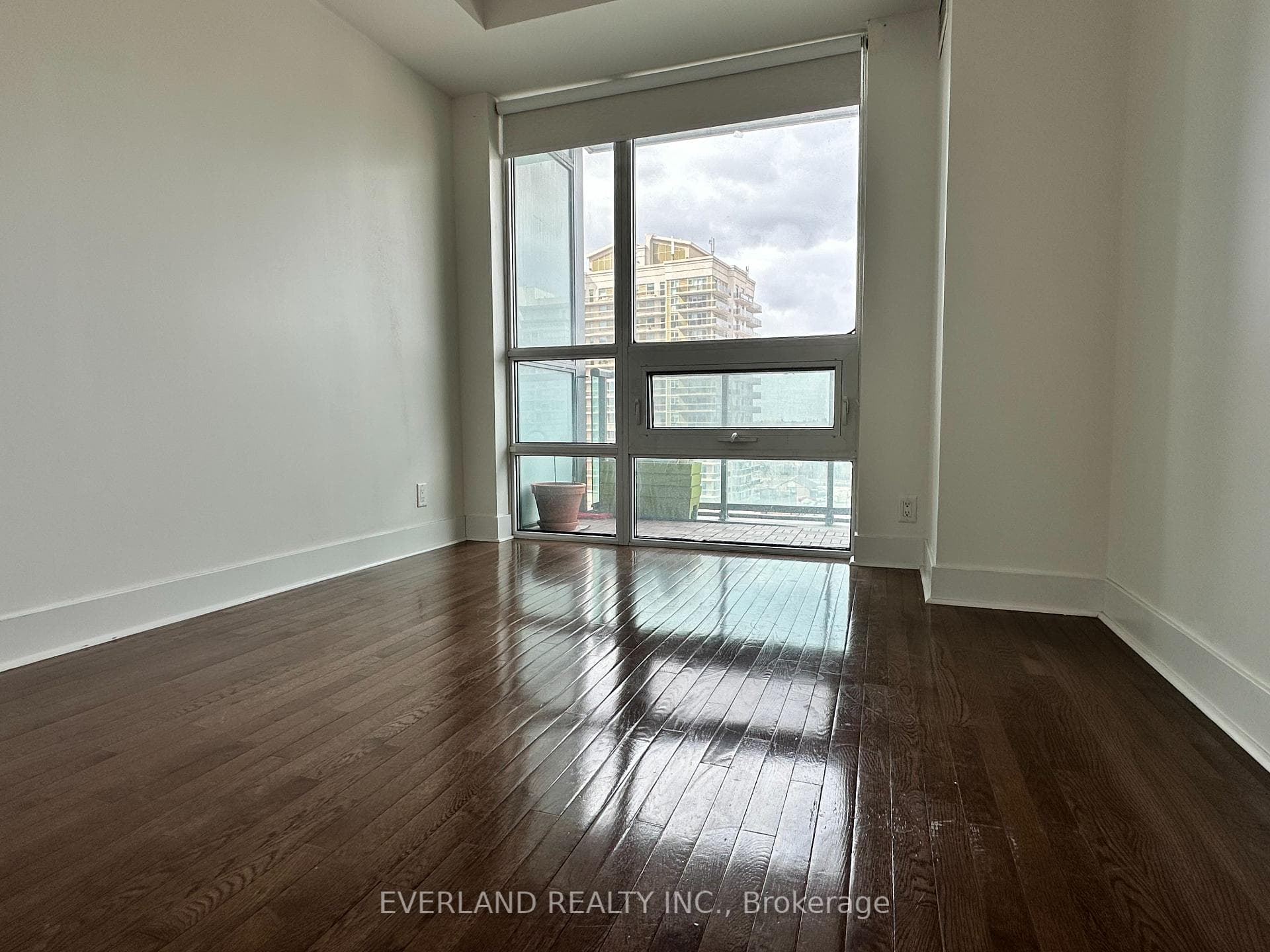 26 Norton Avenue Unit 901 photo 9