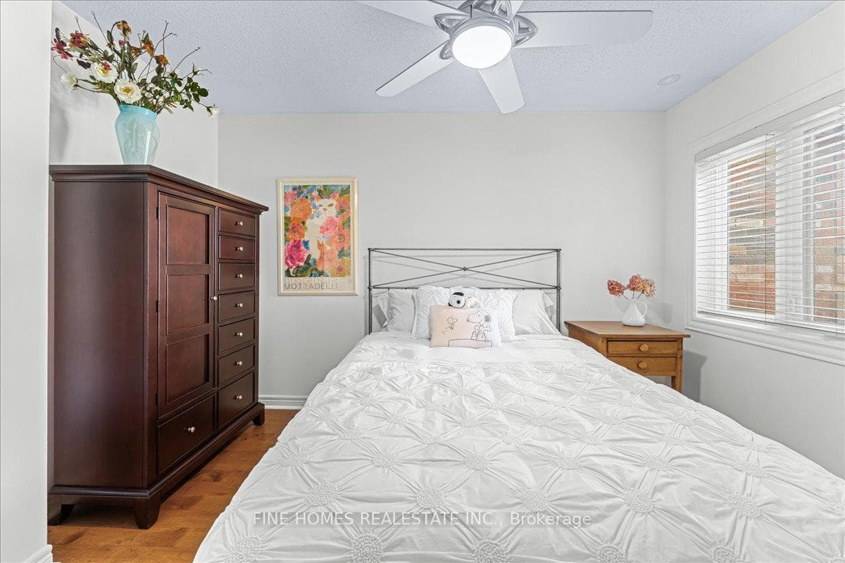 54 Kingsbridge Circle photo 18