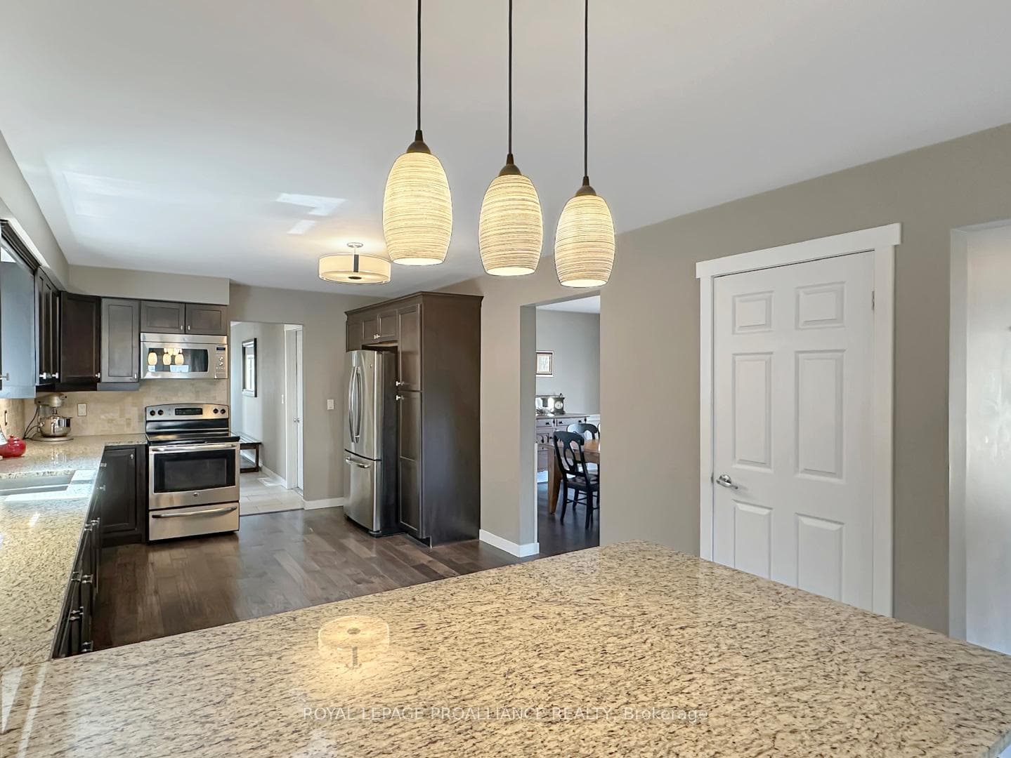 2 Thompson Court photo 9