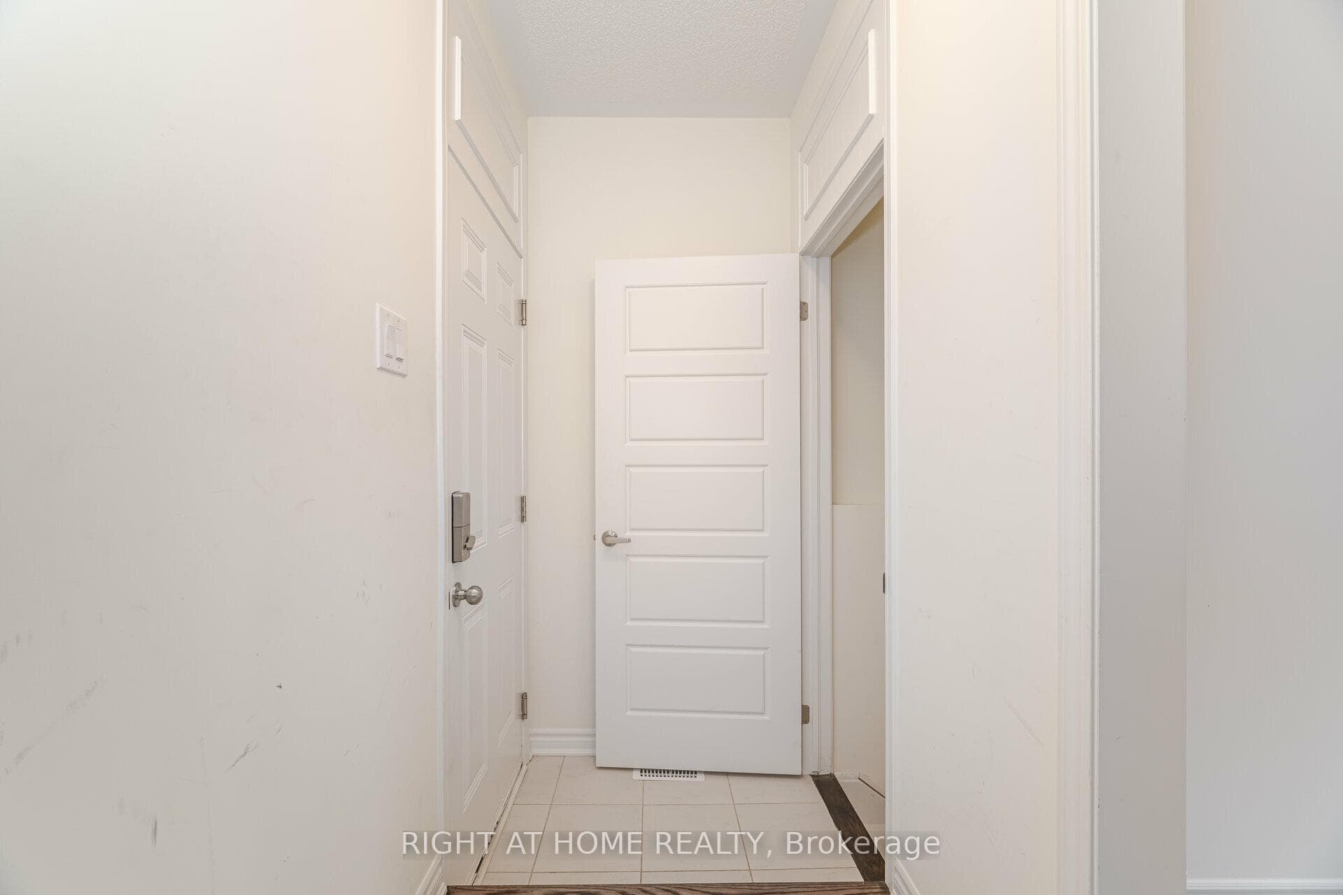 908 Sumac Gardens photo 38
