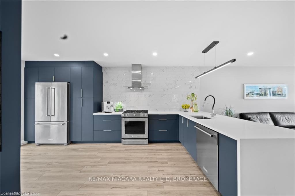 735 QUEENSDALE Avenue photo 10
