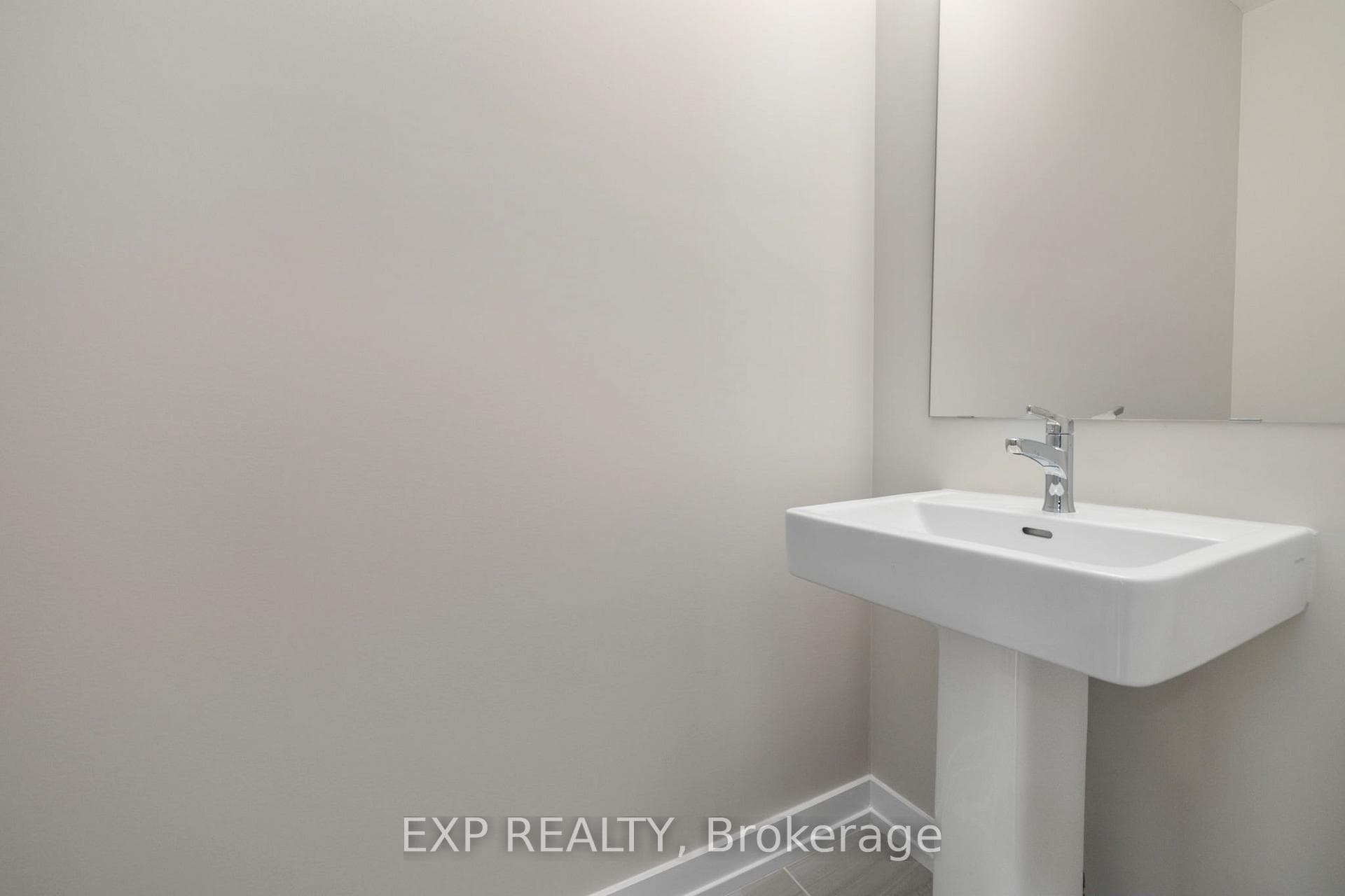 66 Hackamore Crescent photo 9