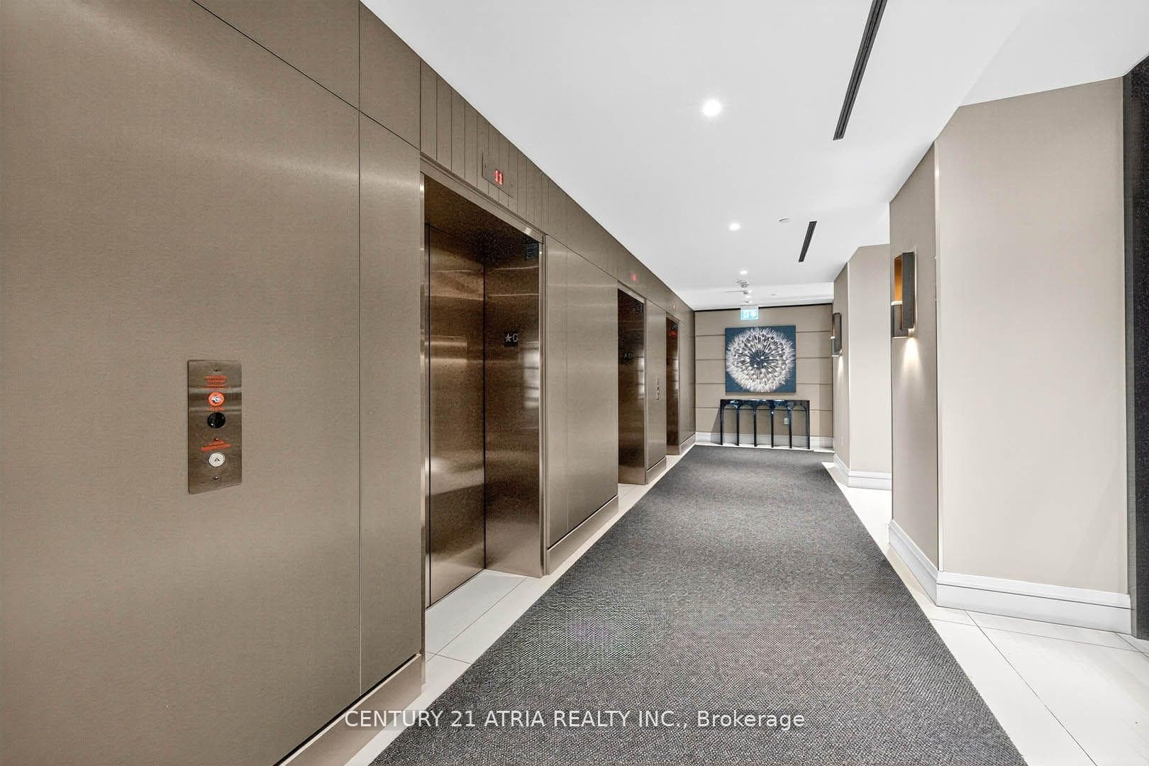 39 Roehampton Avenue Unit 707 photo 4