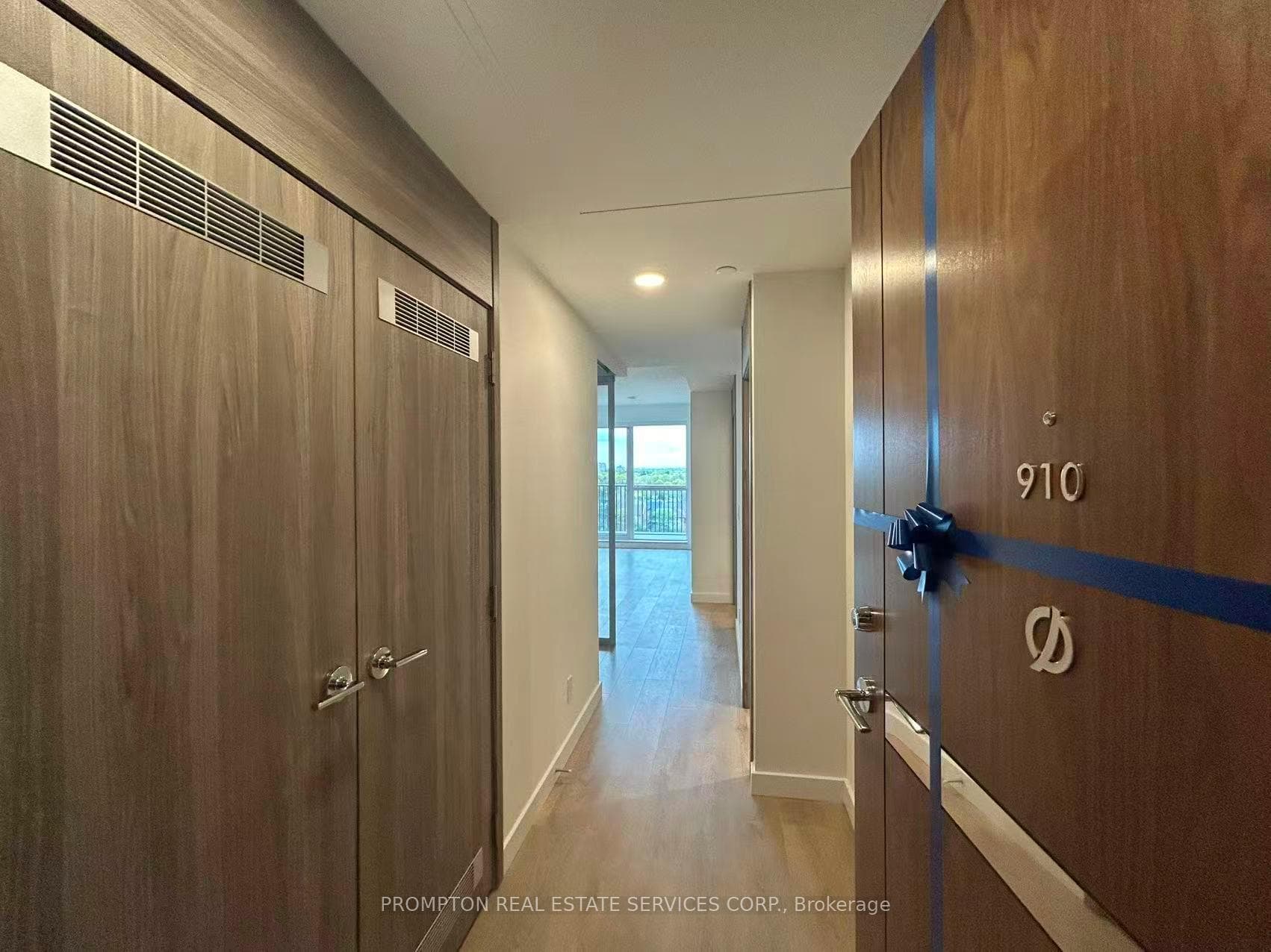 68 Esther Shiner Boulevard Unit 910 photo 5