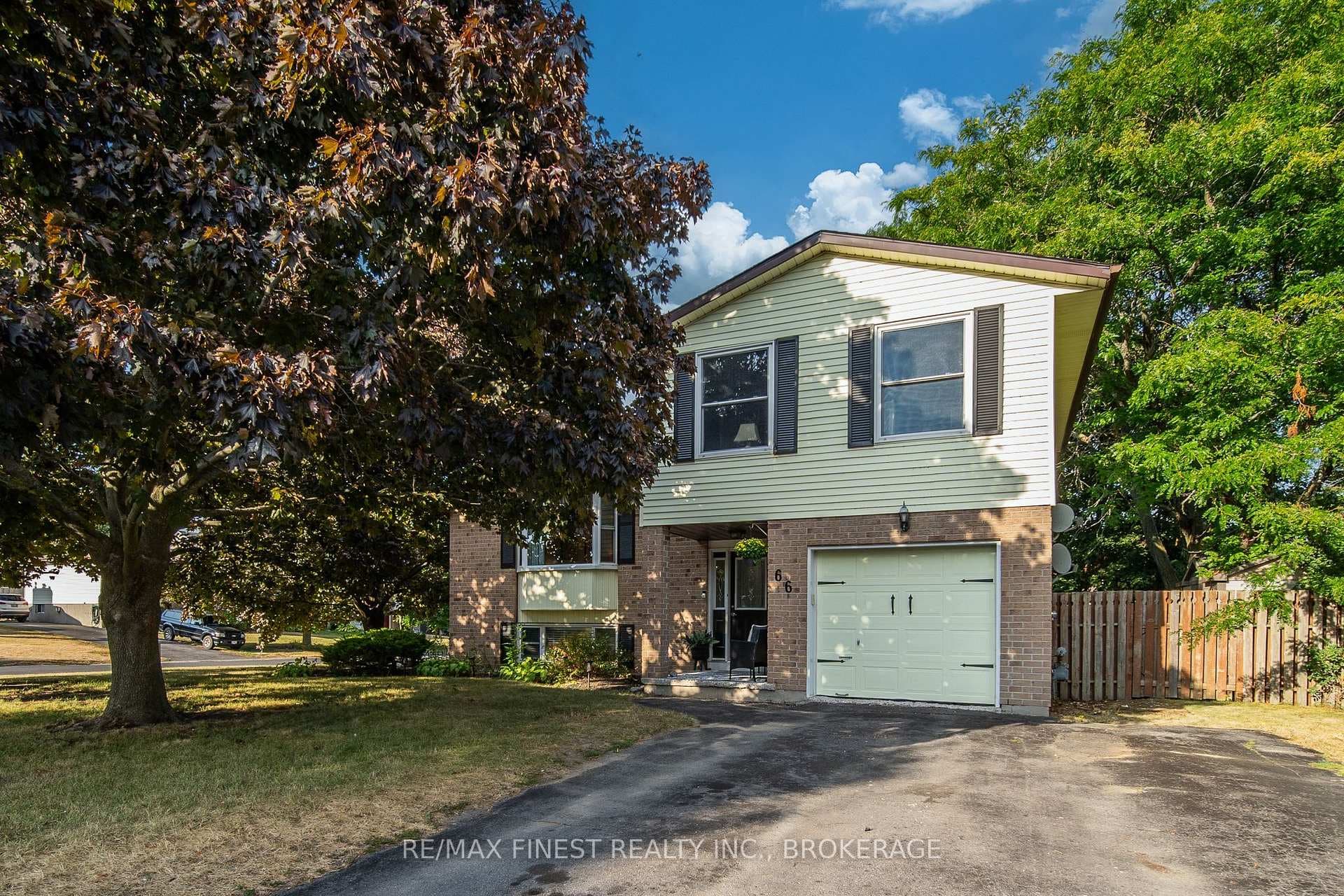 66 Nicholson Crescent photo 1