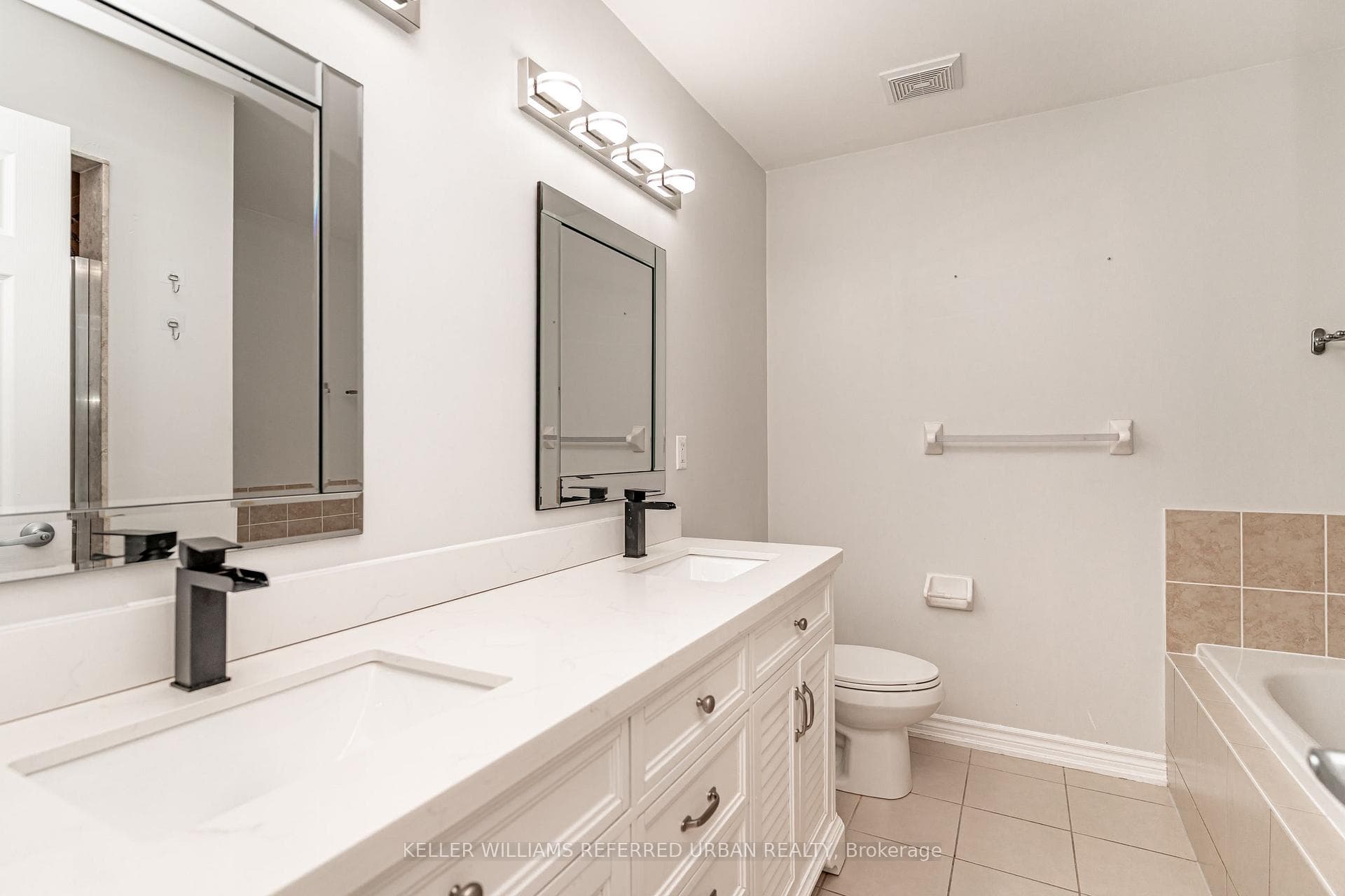 13313 Bathurst Street photo 12