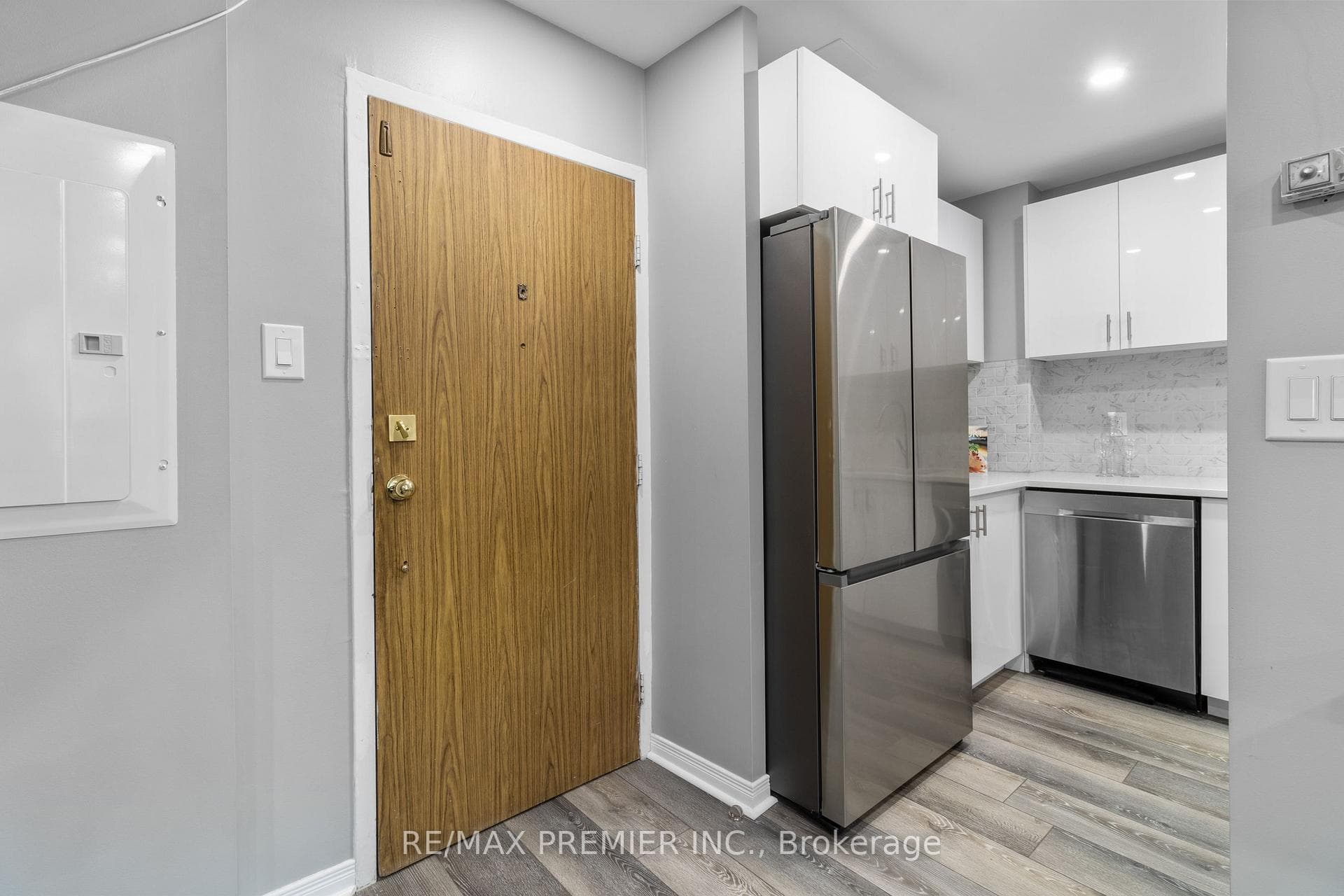 2095 Roche Court Unit 139 photo 6