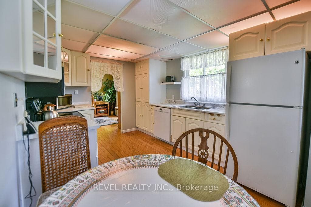 222 Earl Street photo 17