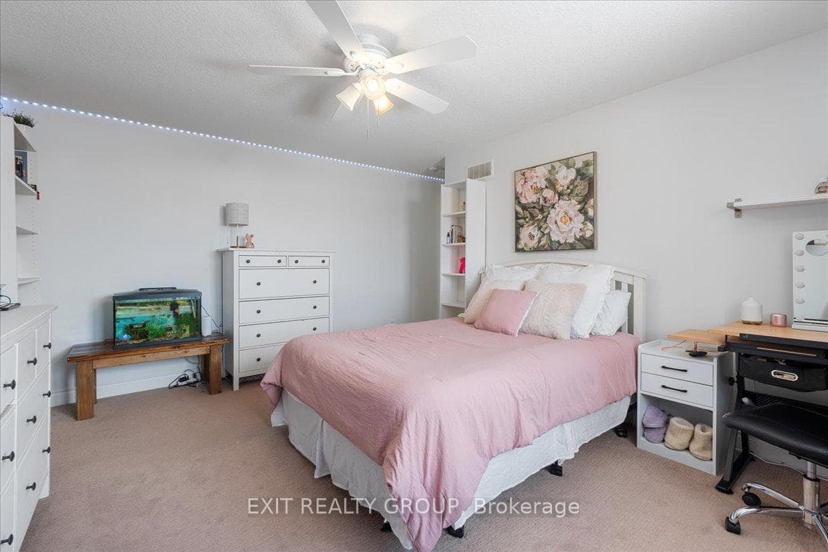 40 Kawartha Court photo 16