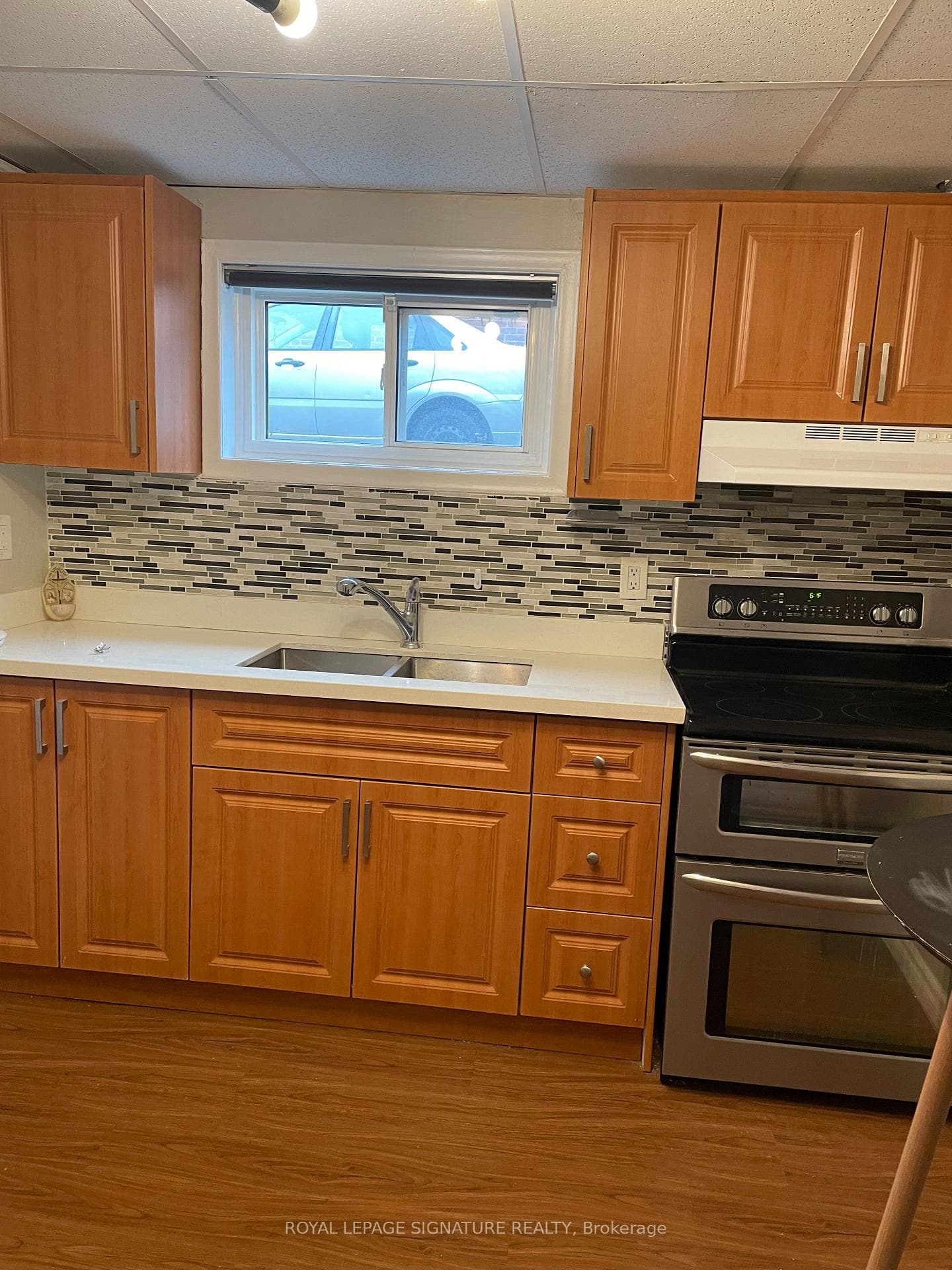 1566 Northmount Avenue Unit Lower photo 4