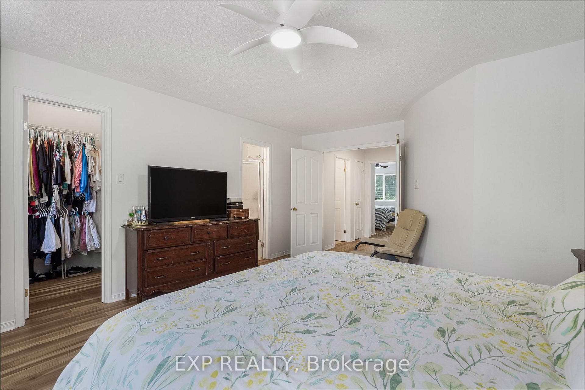 44 TOBERMORY Crescent photo 23