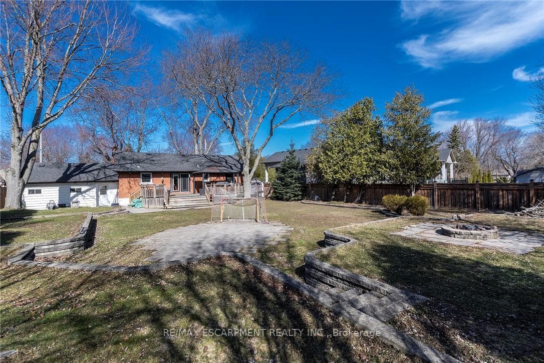 63 Seneca Avenue photo 24