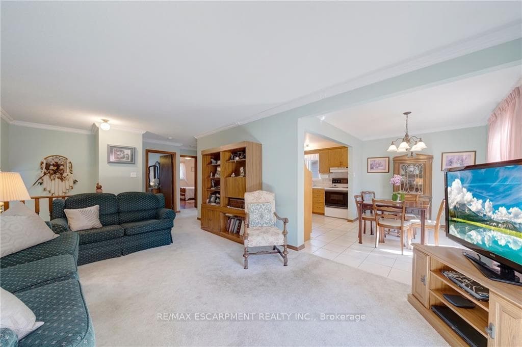 55 Latzer Crescent photo 7