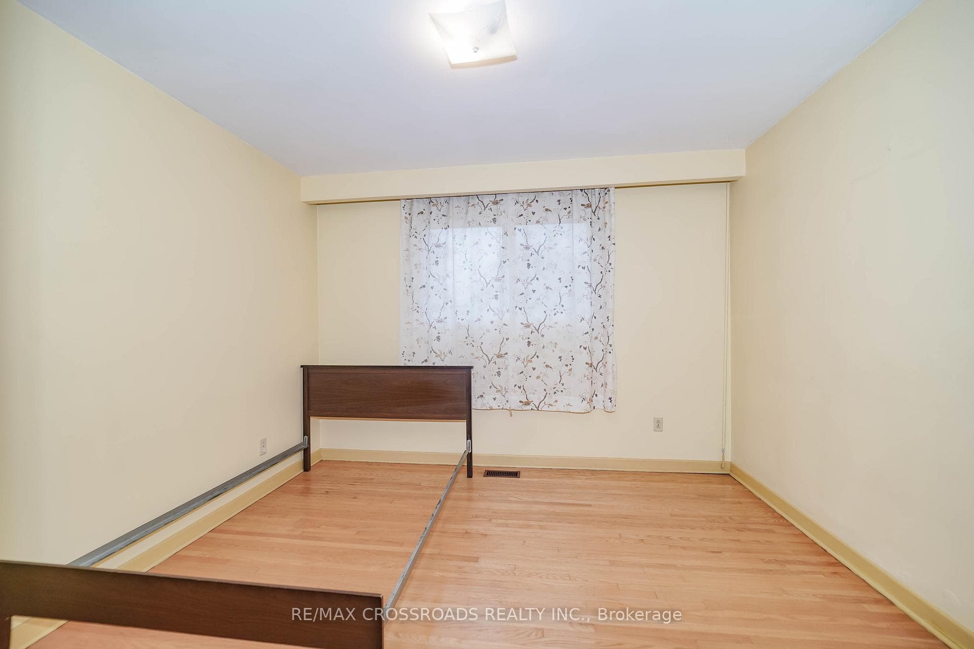 1326 Victoria Park Avenue photo 23