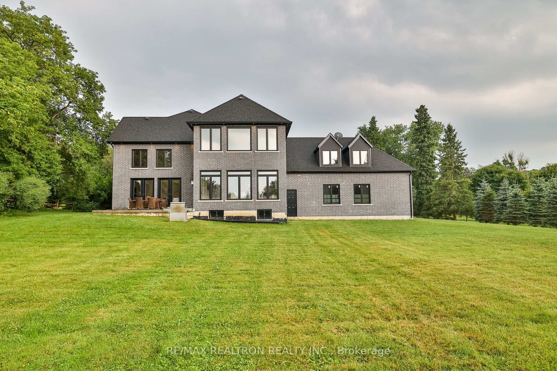 260 Churchill Avenue photo 30