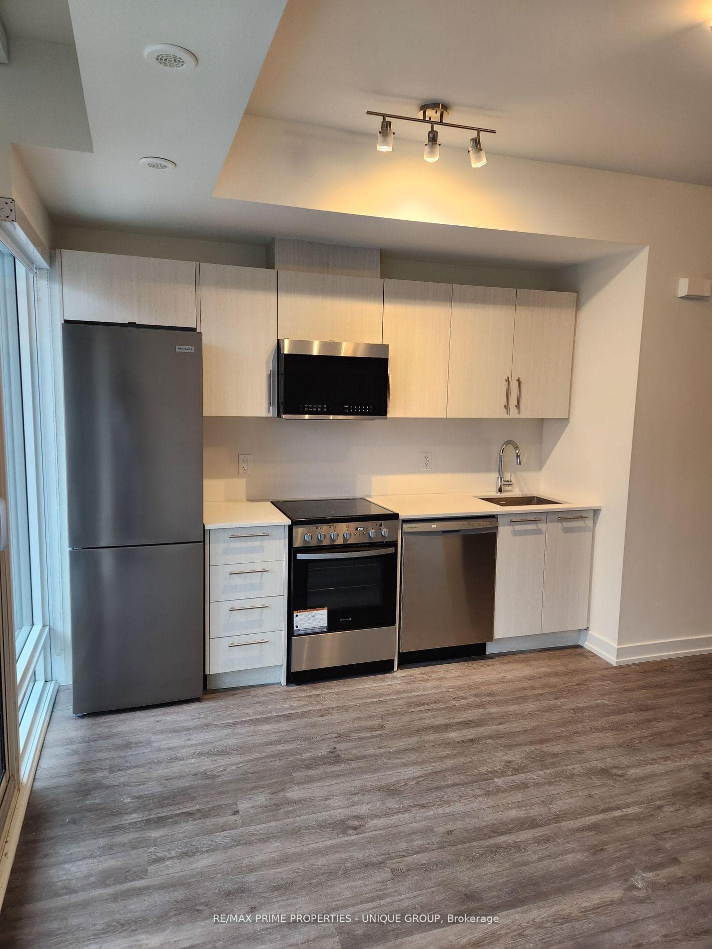 861 Sheppard Avenue Unit 52 photo 2