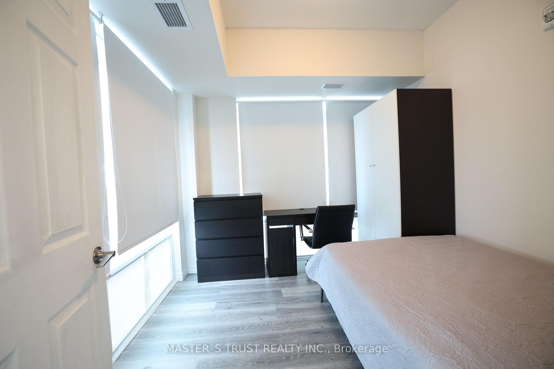 246 Lester Street Unit 1002 photo 10