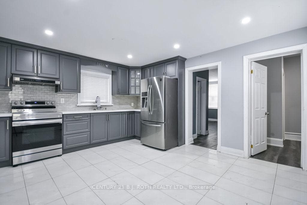 44 Sanford Street photo 8