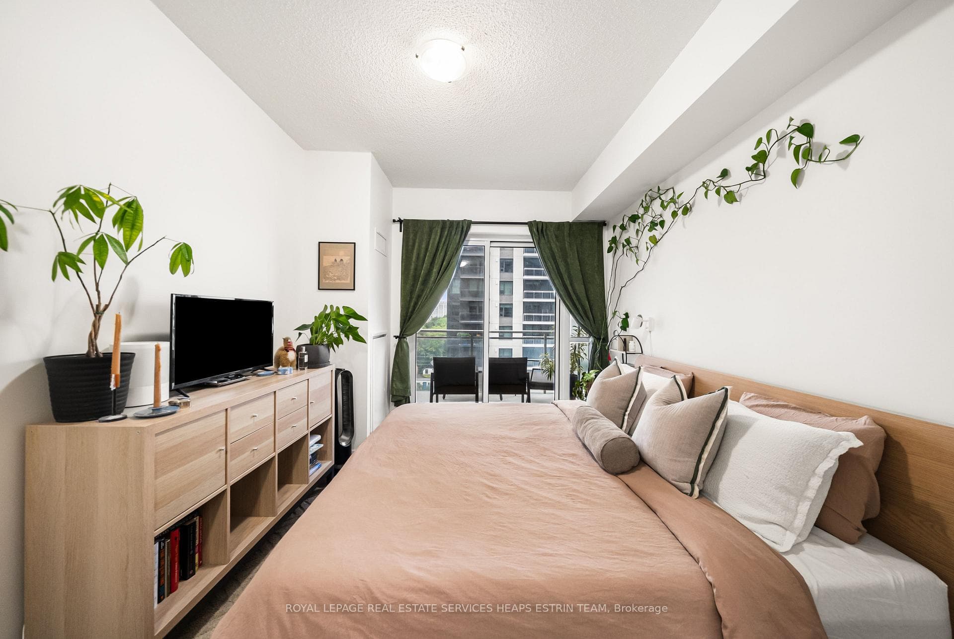 83 Redpath Avenue Unit 704 photo 10
