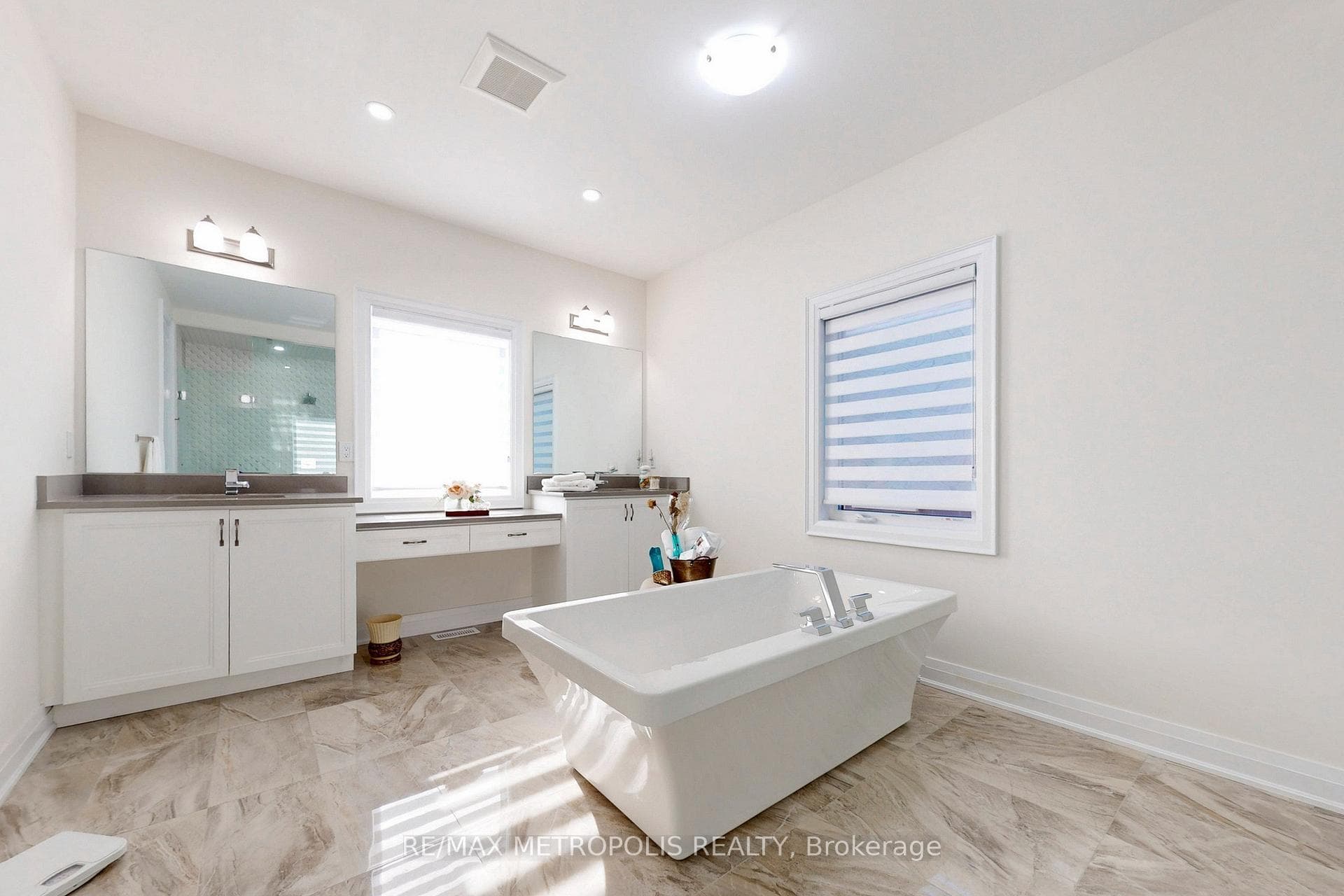 163 Ballantyne Boulevard photo 31