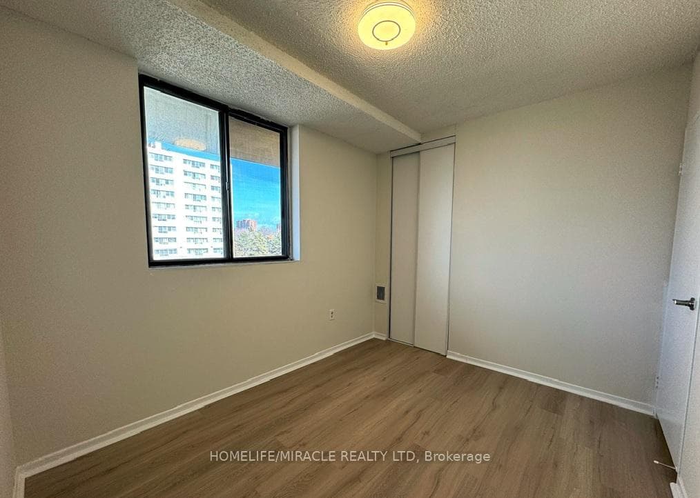 665 Kennedy Road Unit 303 photo 18