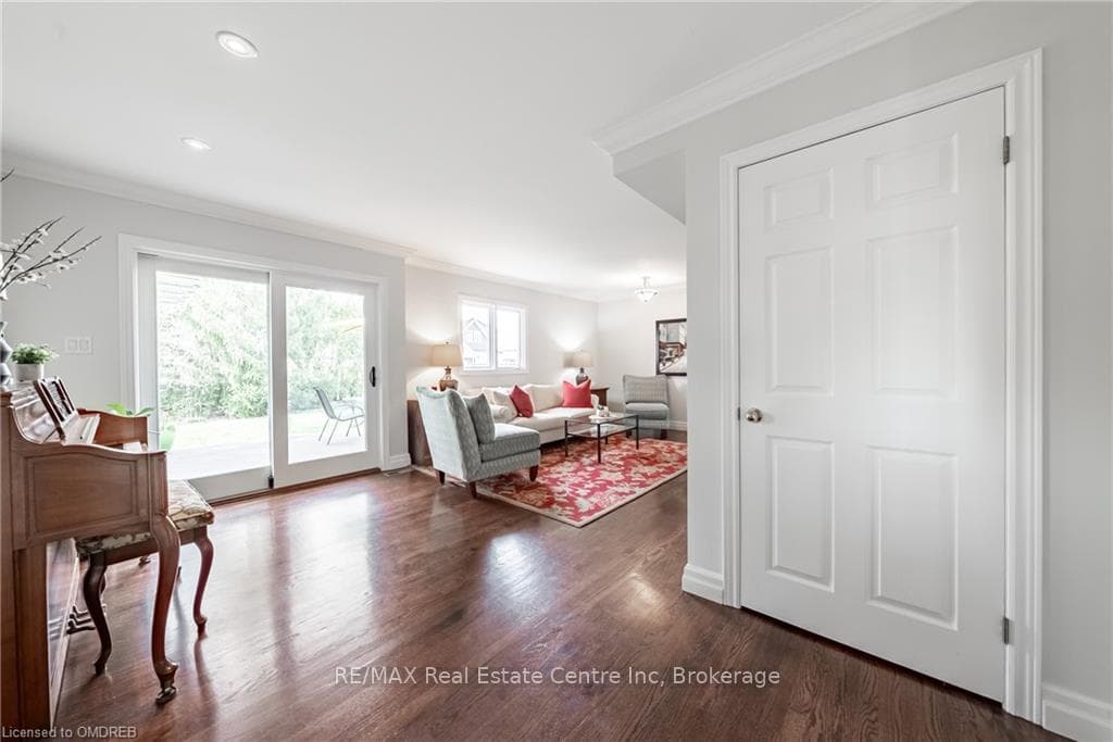 15 ROBERT Street photo 14