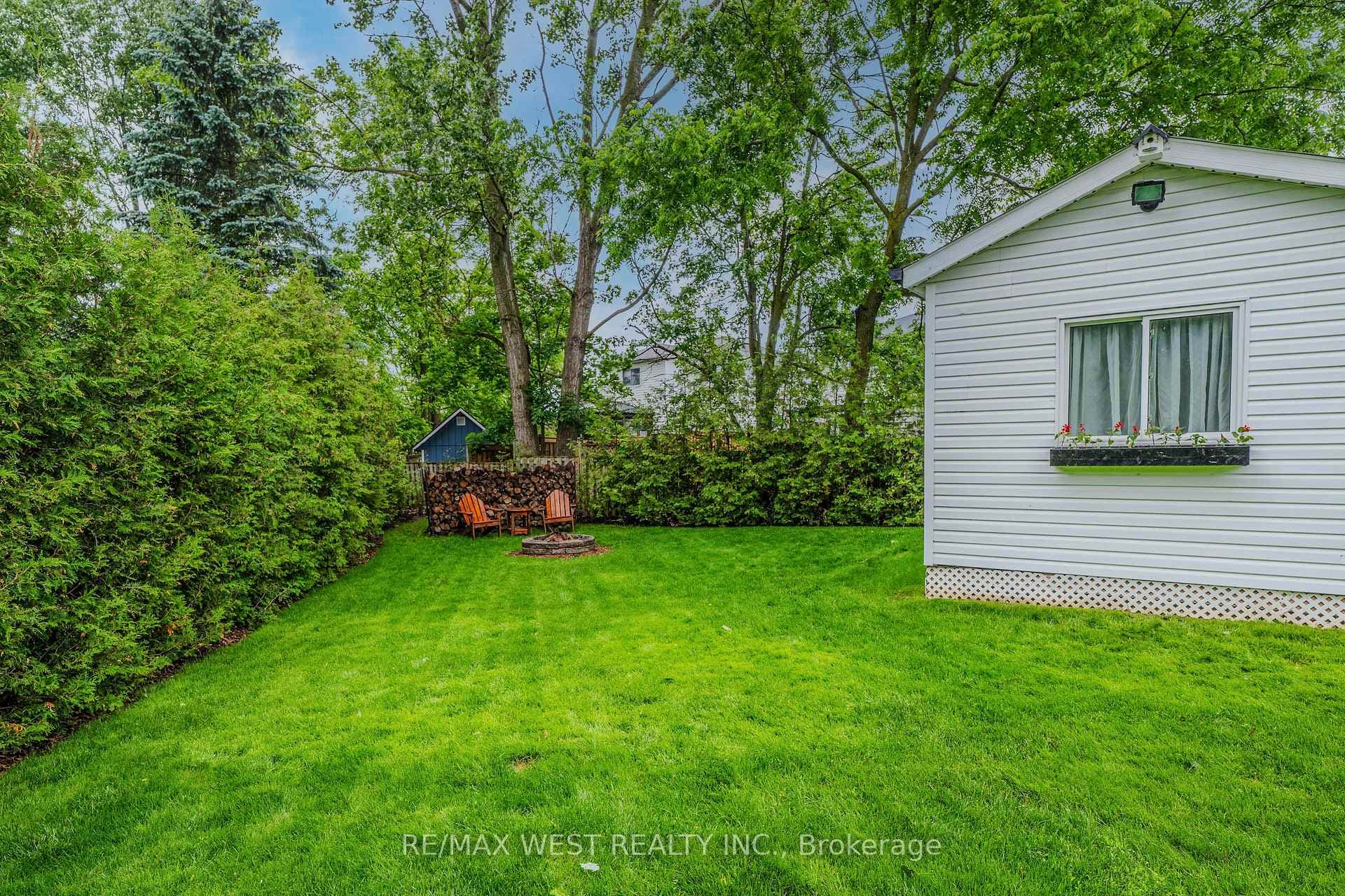 203 Elizabeth Crescent photo 36