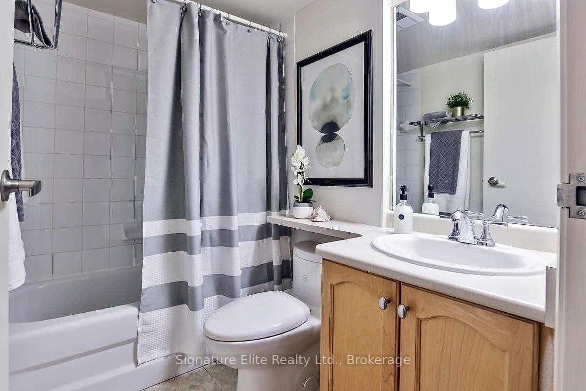 650 Queens Quay Unit 723 photo 10