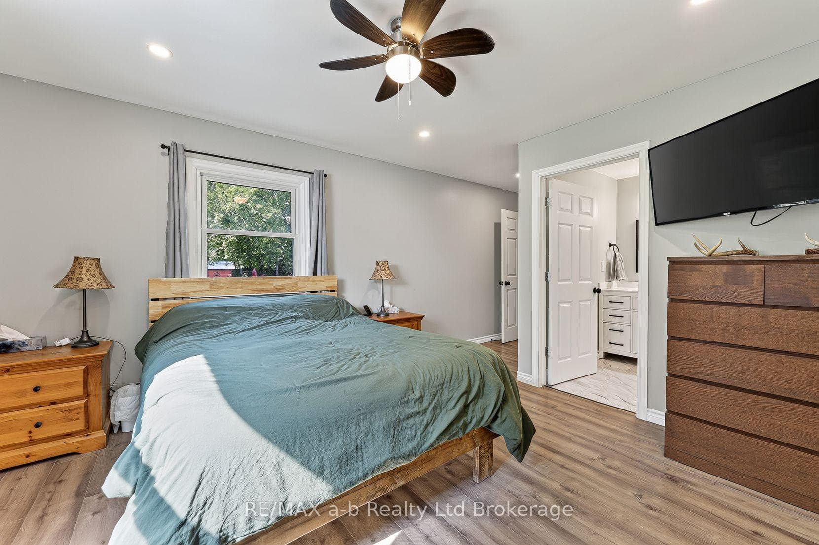 584112 BEACHVILLE Road photo 25
