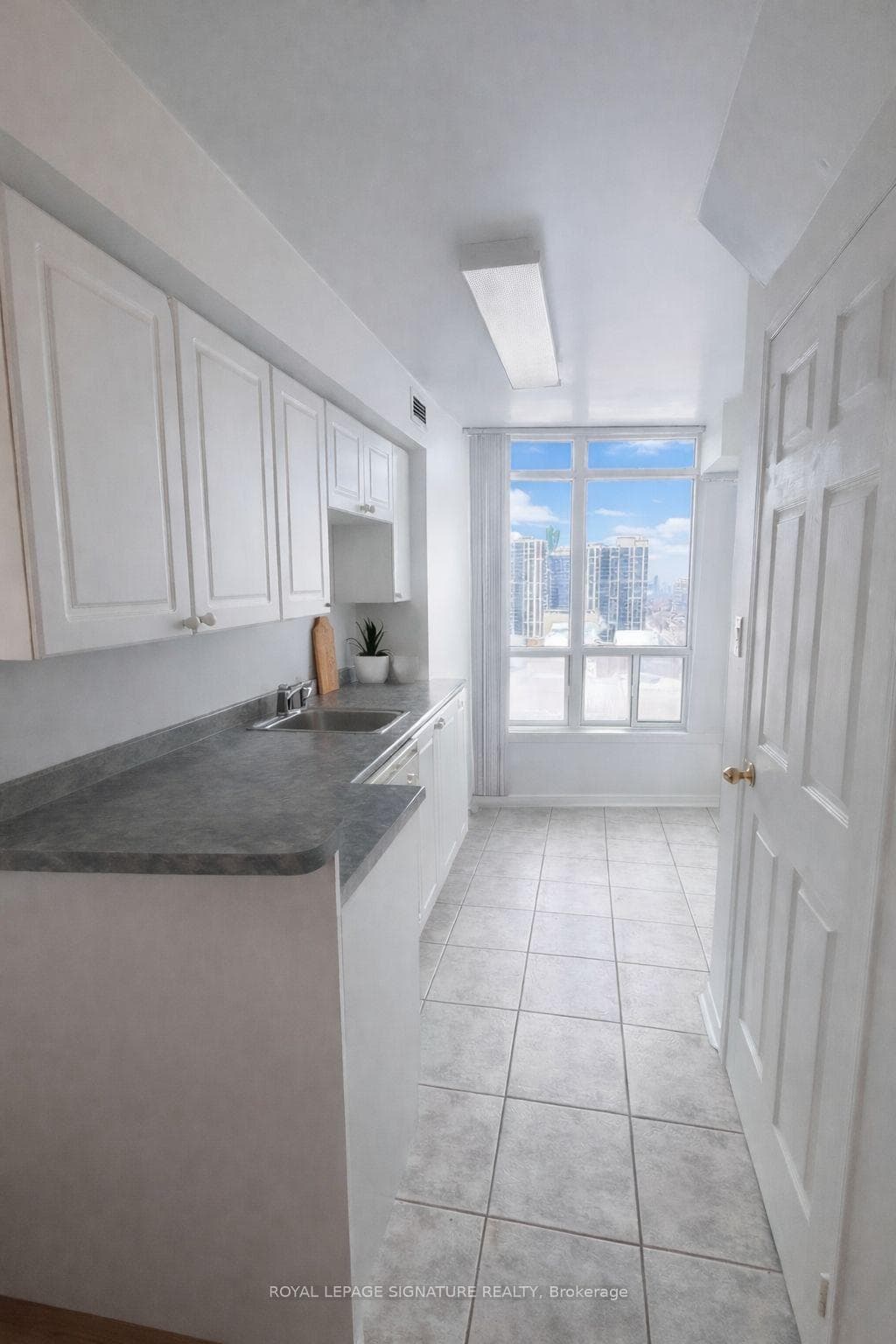 233 Beecroft Road Unit 1903 photo 8