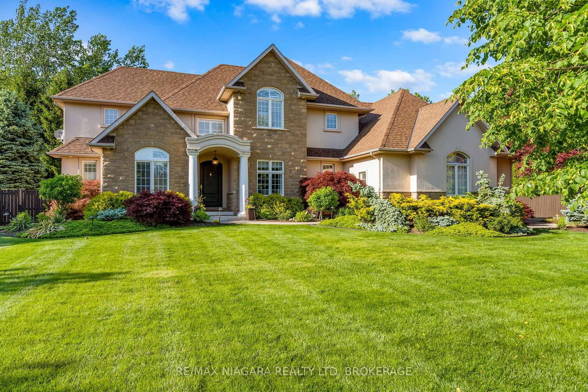 6775 Domenic Crescent photo 2