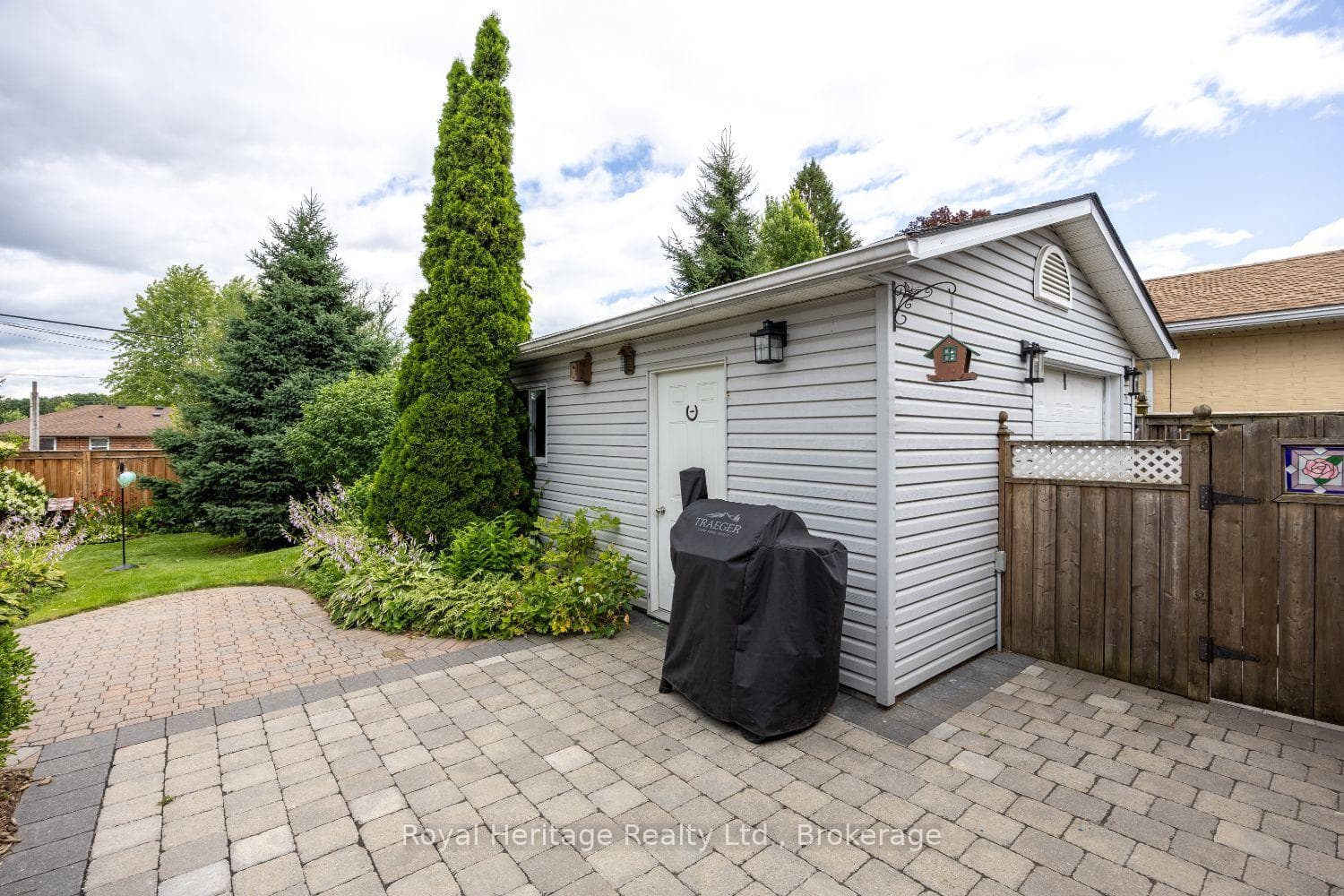 461 Gibbons Street photo 4