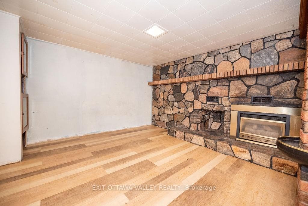 30 ALDER Crescent photo 25