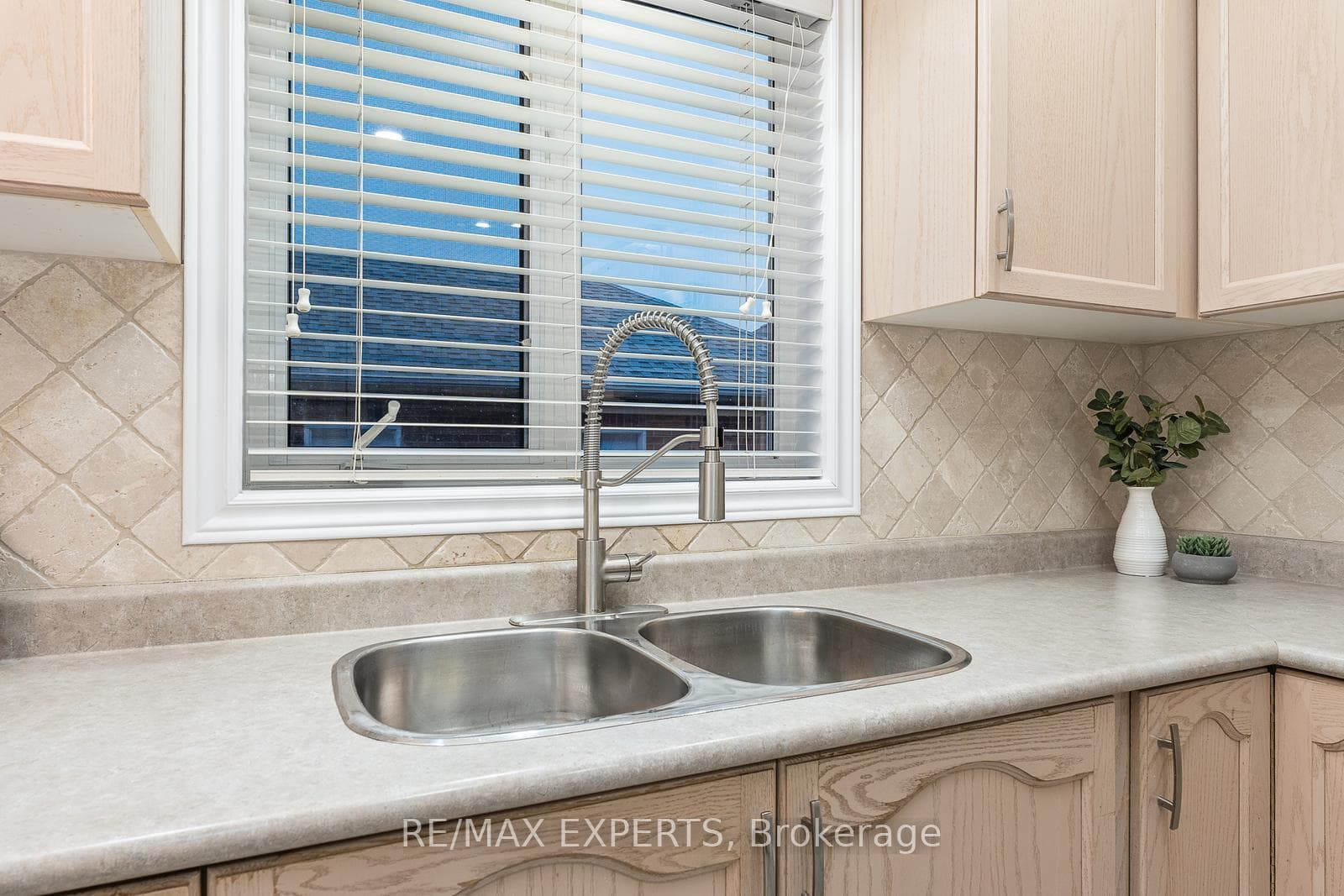47 La Neve Avenue photo 13