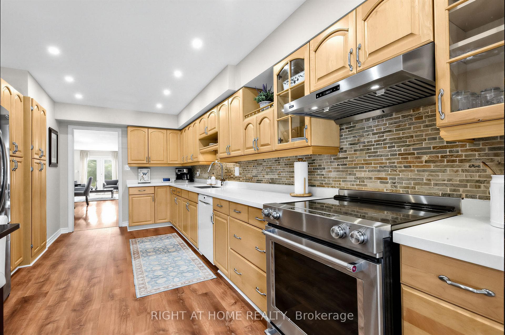 355 Davisville Avenue photo 12