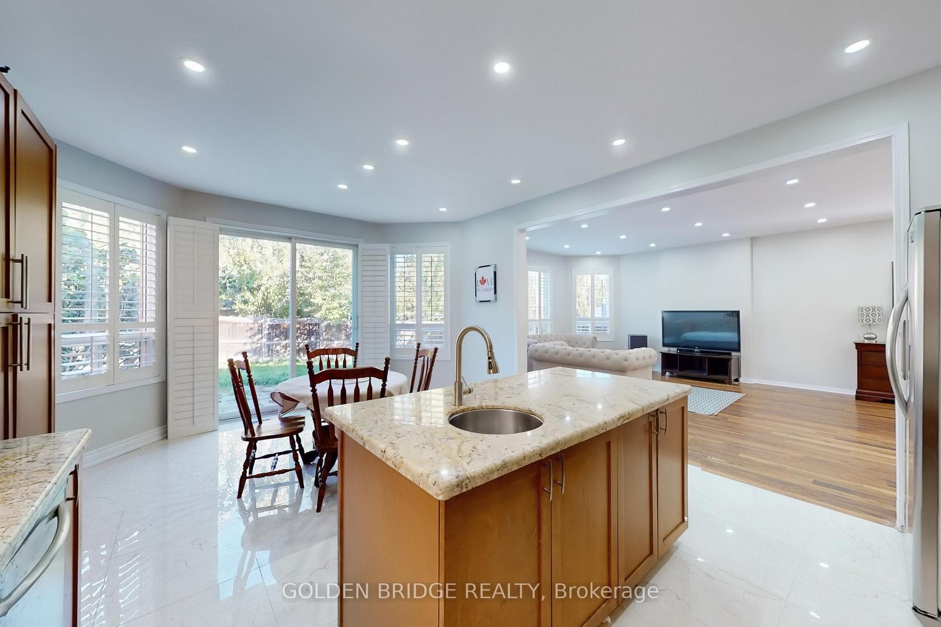 158 Worthington Avenue photo 11