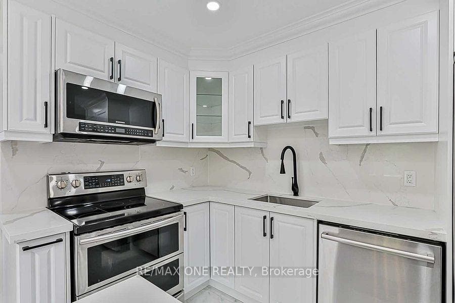 100 Robinson Crescent photo 9