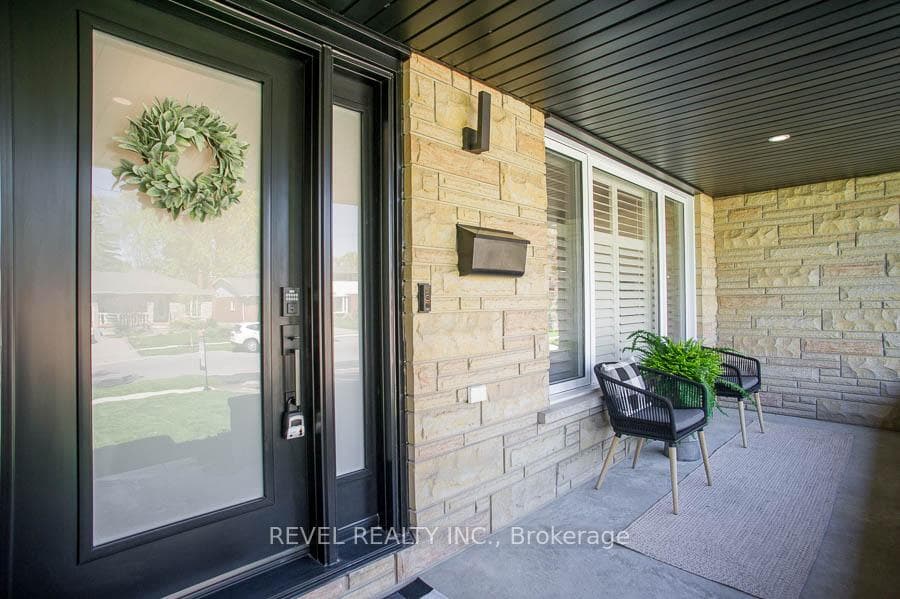 67 Farringford Drive photo 3