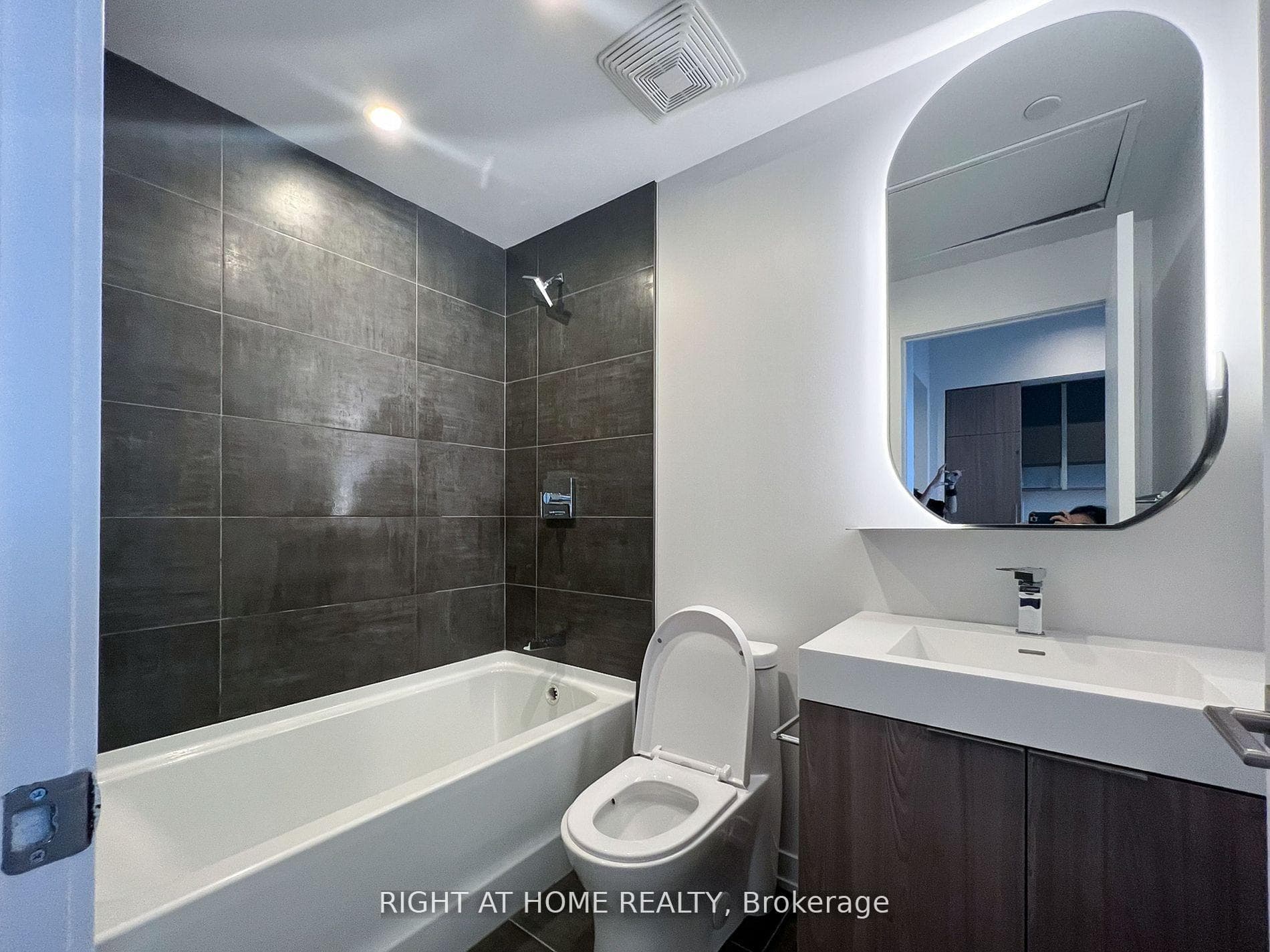 15 Holmes Avenue Unit 2407 photo 3