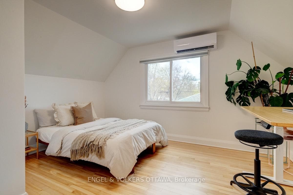 1812 Saunderson Drive photo 27