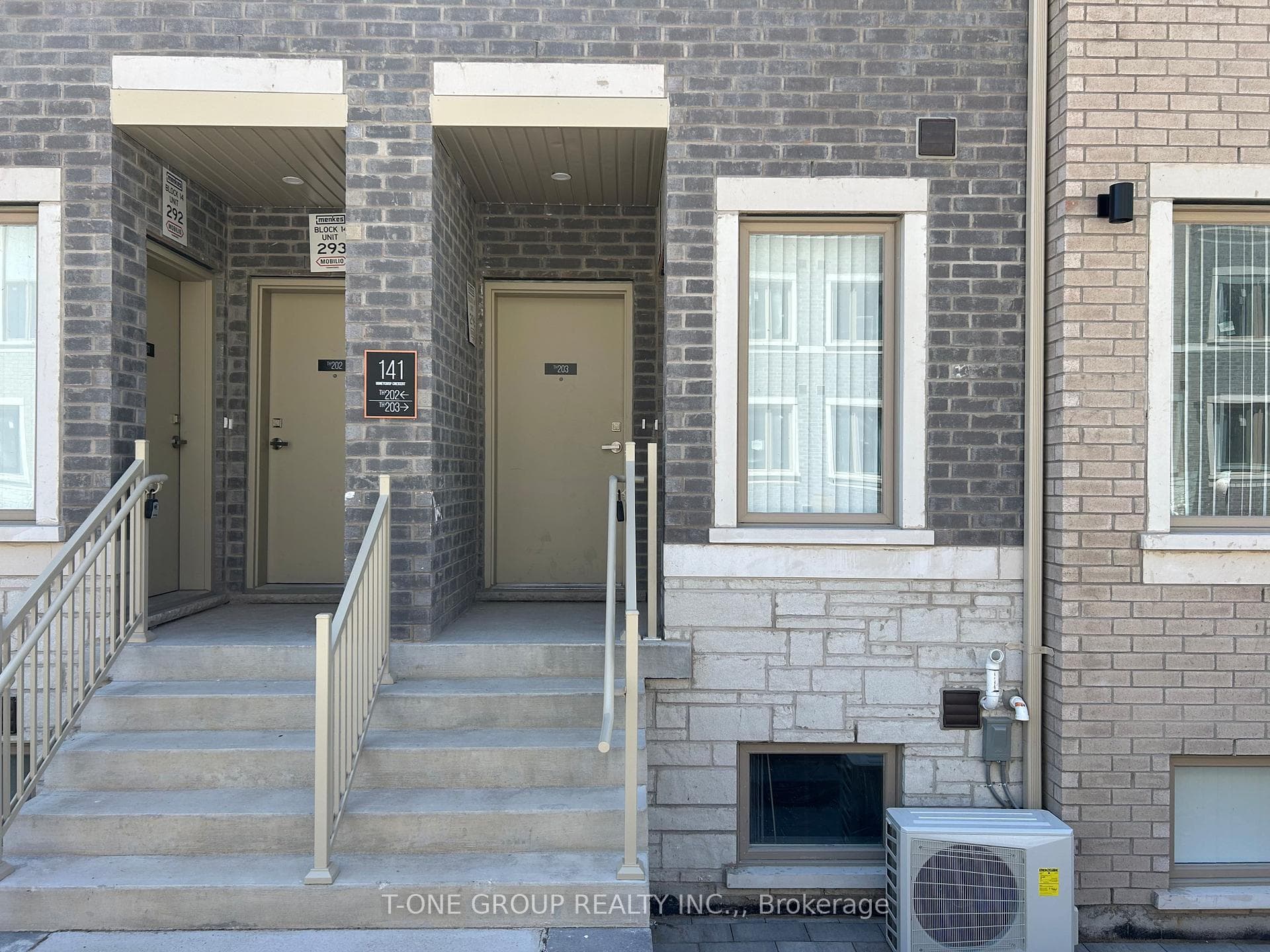 141 Honeycrisp Crescent Unit TH203 photo 2